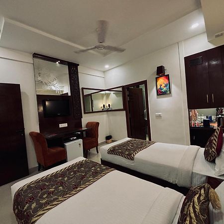 Taj Inn Hotel Агра Екстериор снимка