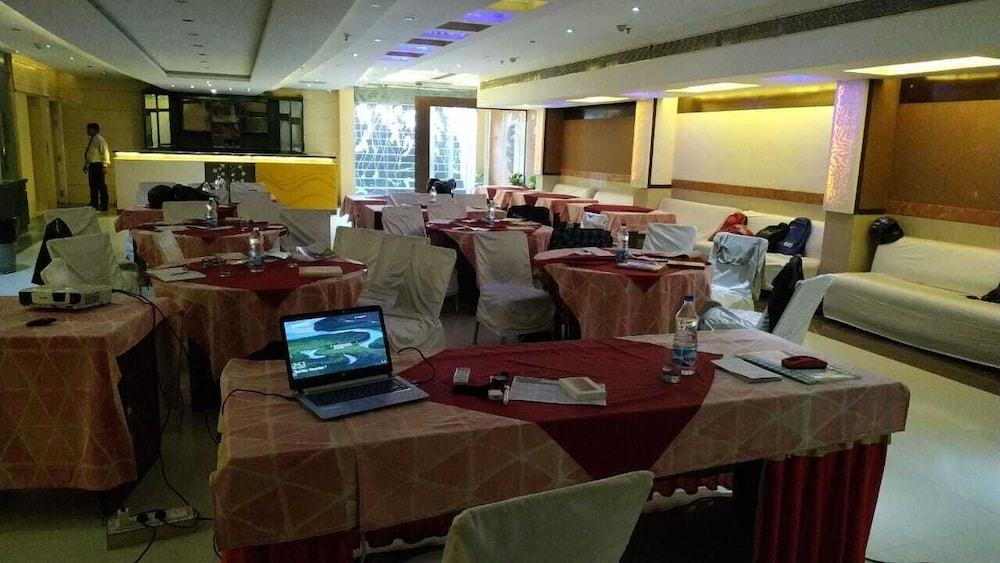 Taj Inn Hotel Агра Екстериор снимка