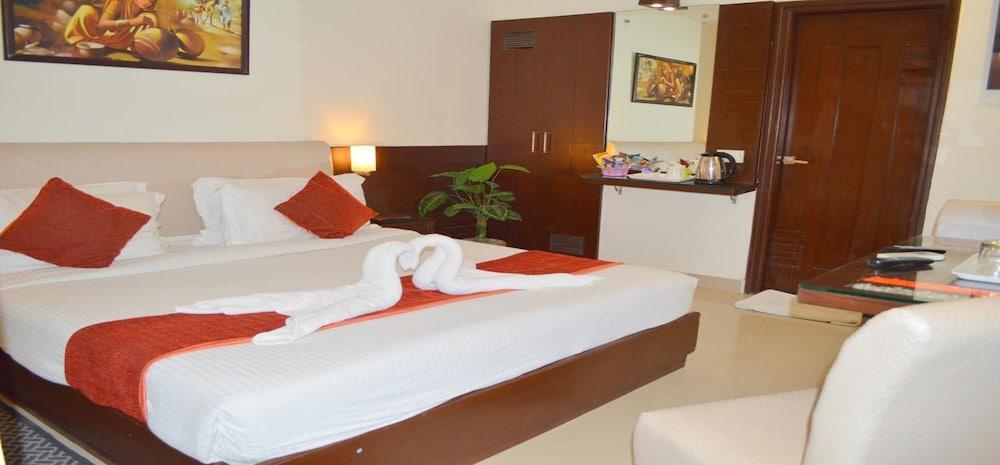 Taj Inn Hotel Агра Екстериор снимка