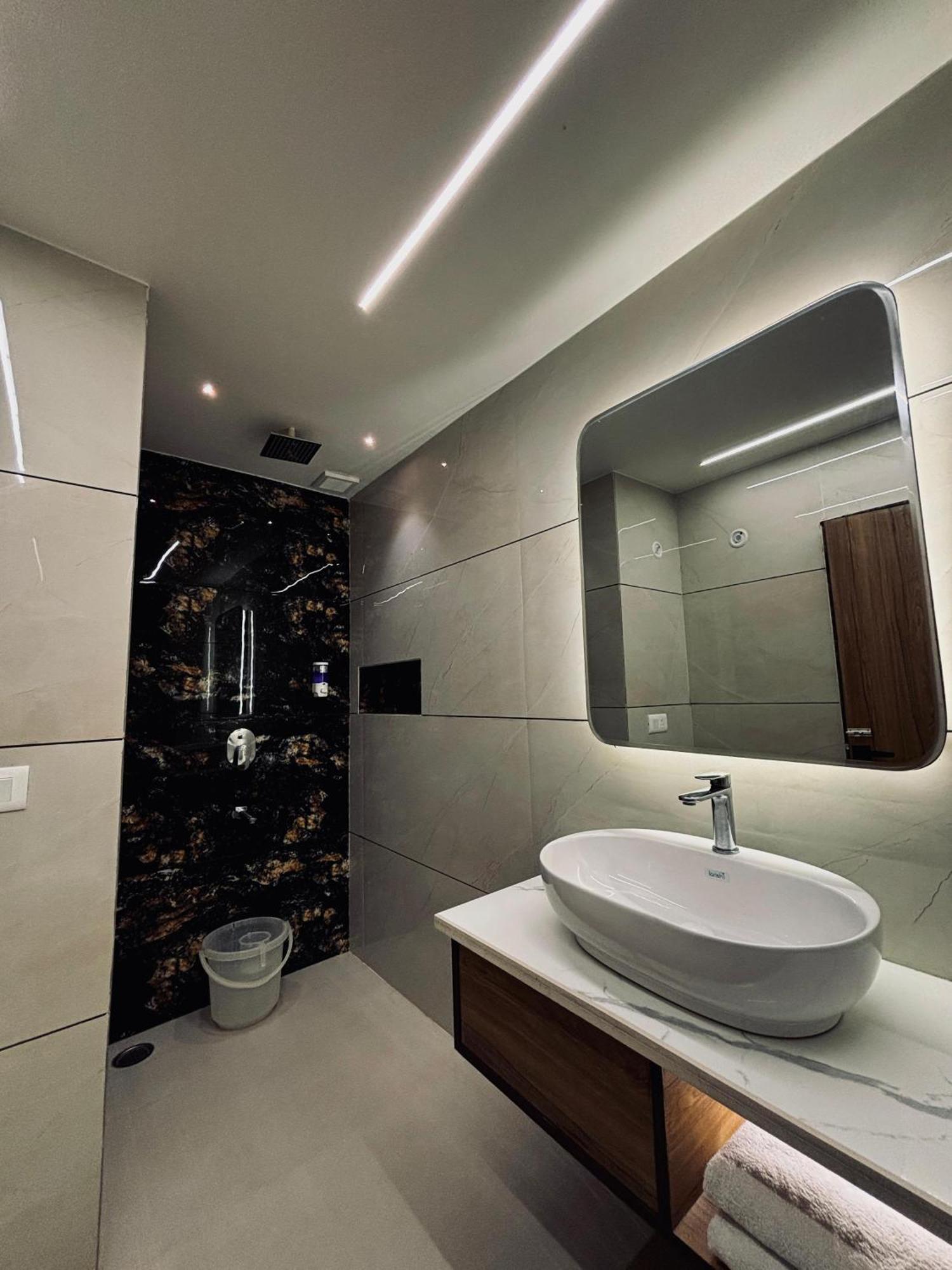 Taj Inn Hotel Агра Екстериор снимка